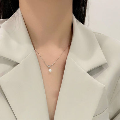 Premium Design Light Luxury Necklace with Pearl Pendant